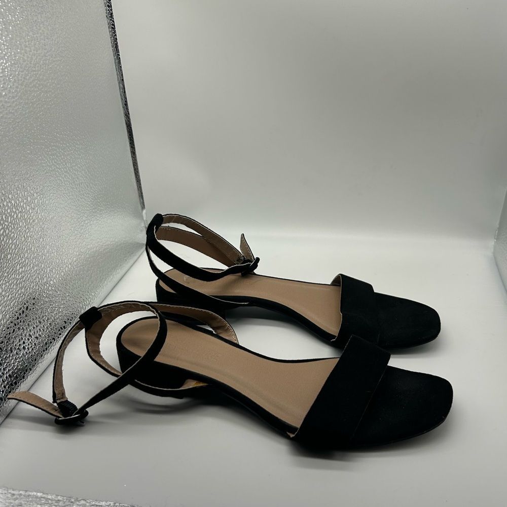 Cushionaire Women's Nila Dress Sandal Size 8